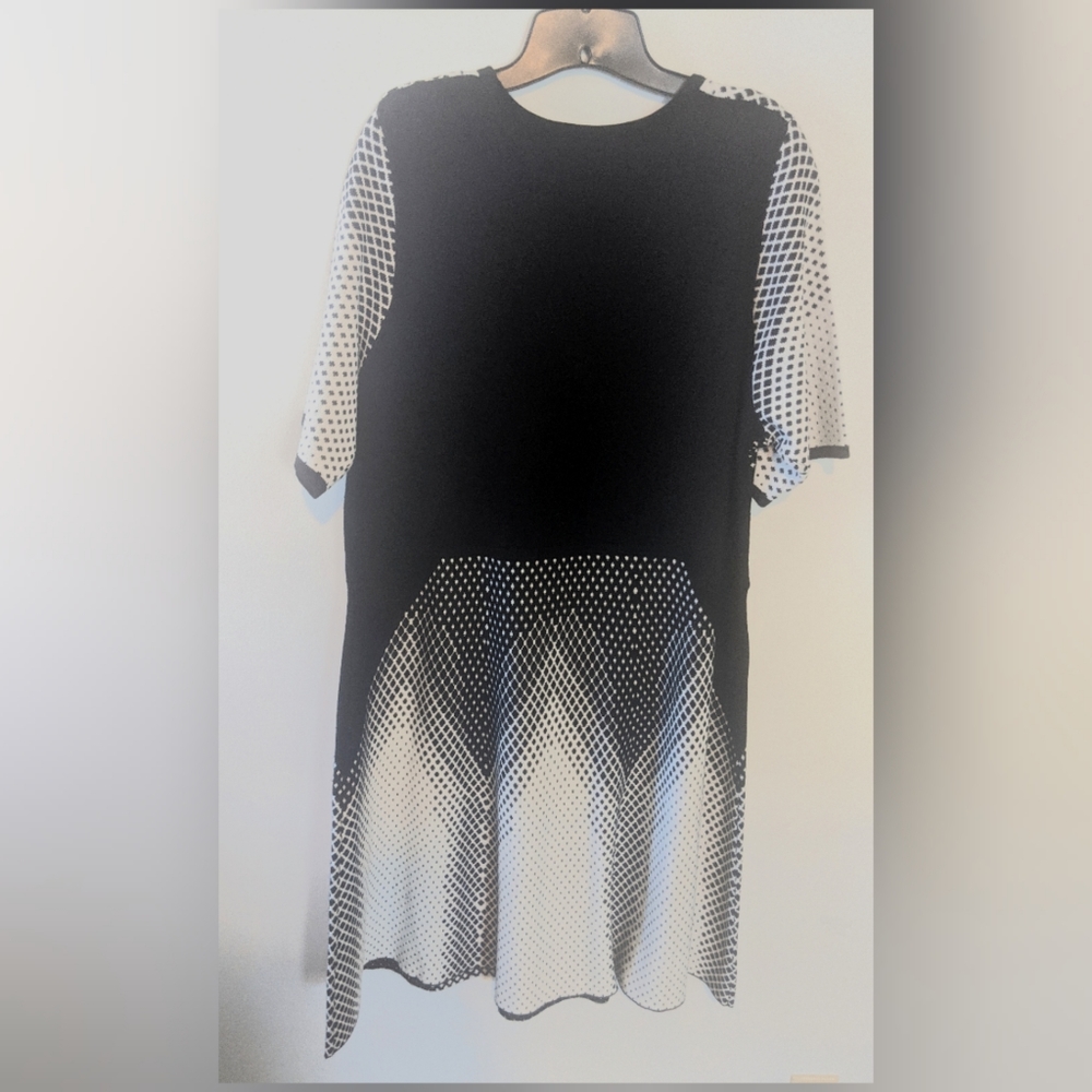 Plus Size Dress Sandra Darren Geometric Print 2X - Picture 4 of 4